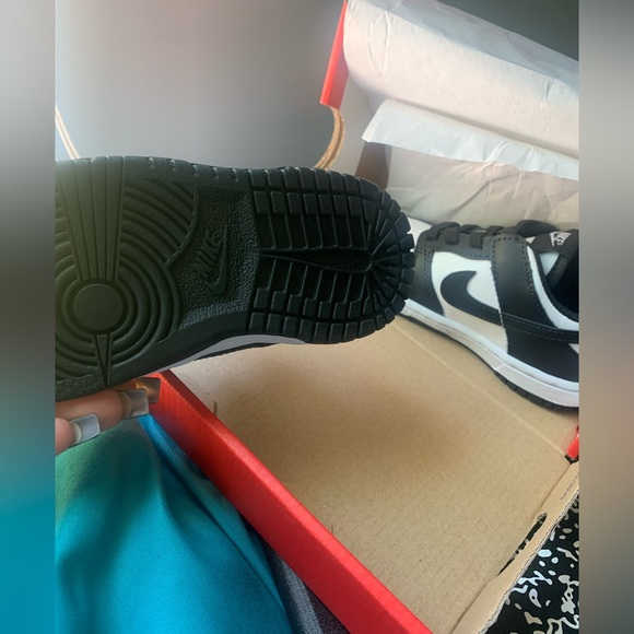 Kids Nike Panda Dunks - Picture 5 of 7